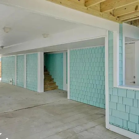 Henderson Haven 4 Bedroom / 3 Ba Villa, Steps To Beach